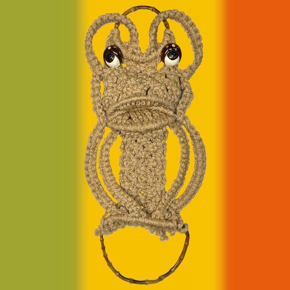 Vintage 70s Macrame Tan Frog Wall Art Decor Hanging Towel Holder Hippy 26x12 - Picture 2 of 11